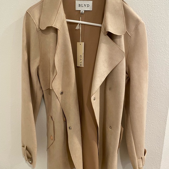 Medium Size Women’s BLVD Tan Ultra Suede Jacket - Picture 1 of 3